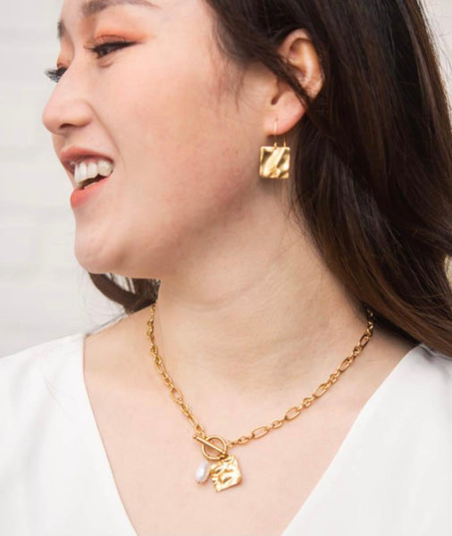 Gold and Pearl Chain Necklace